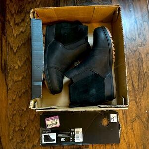 New in box Sorel evie pull on ankle wedge boots bootie women’s sz 6.5